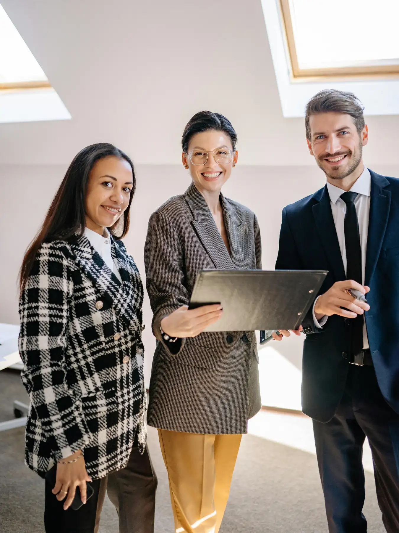Equipa de engenharia da Hidrofunção em reunião de trabalho